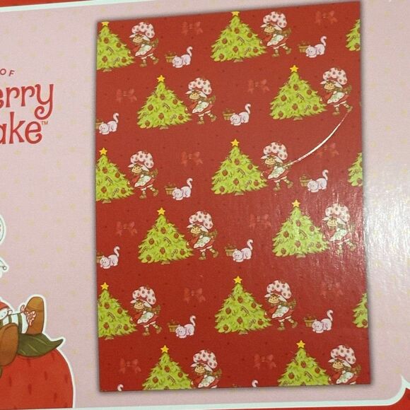 WildBrain The World of Strawberry Shortcake Red Christmas Tree Blanket NWT 50x70 - Picture 3 of 4